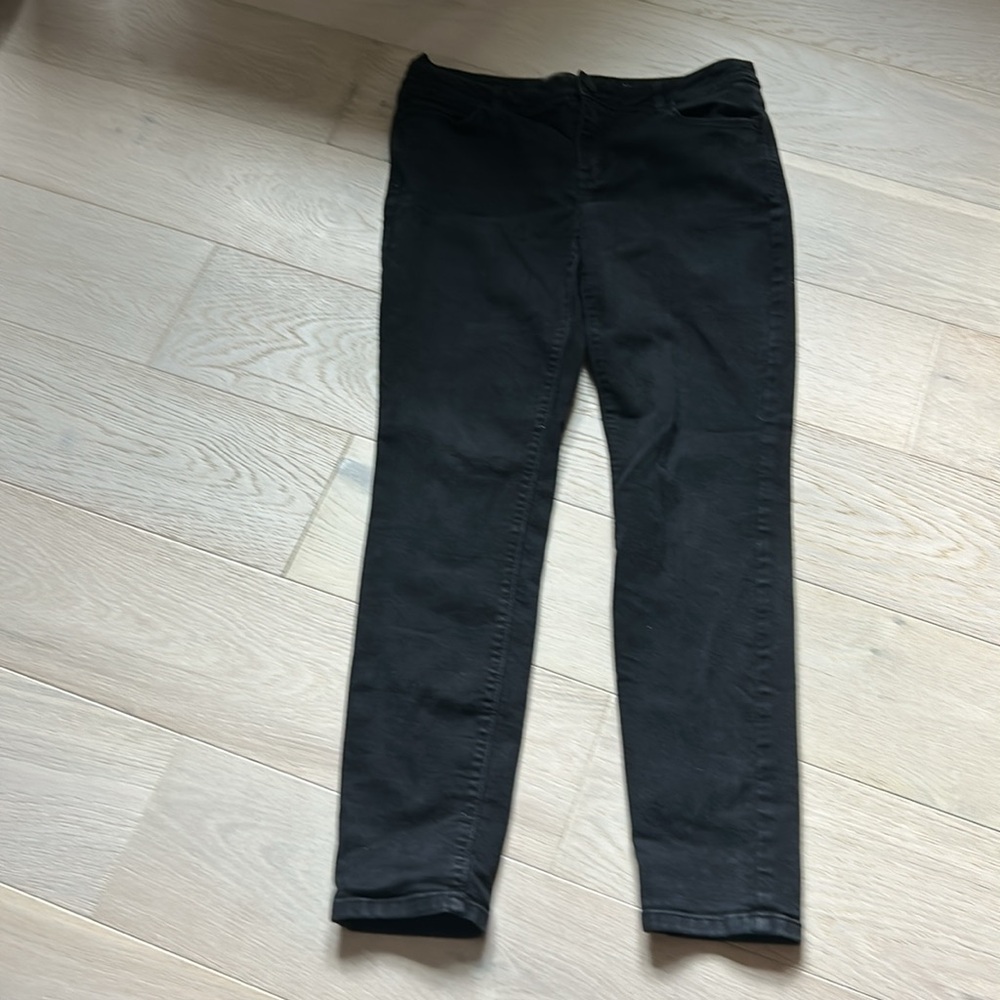 Simply Vera Vera Wang  Black Skinny Jeans Sleek Fit